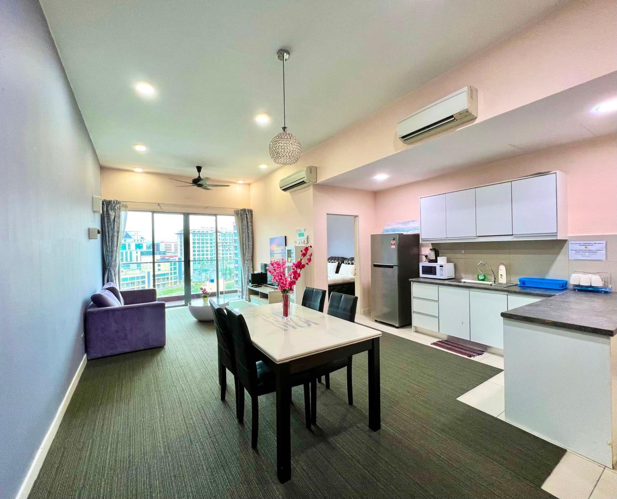 Capital O 90987 The Loft Residences Homestay @ Imago Shopping Mall 2 Kampong Sembulan Kültér fotó